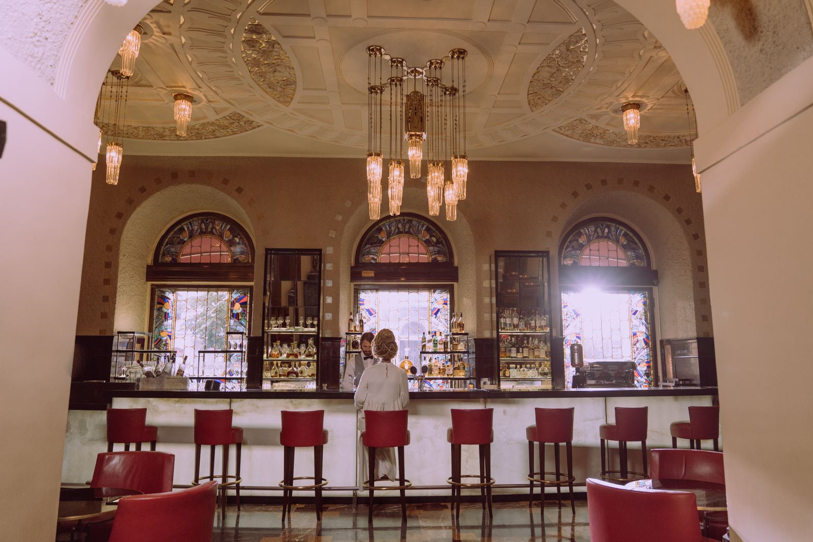 Hotel bar, friendly atmosphere